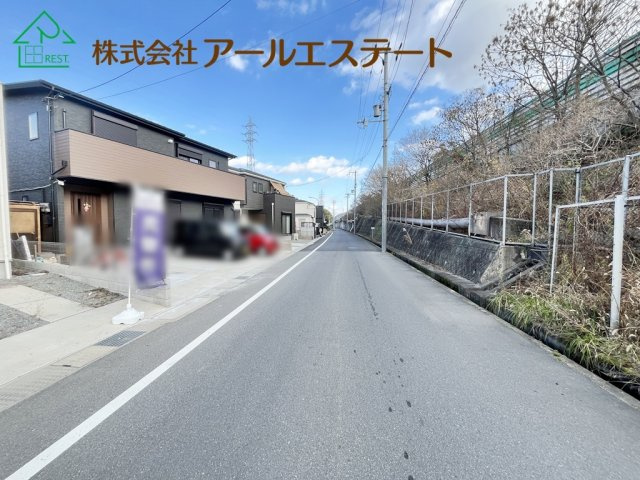 姫路市奥山　　　中古戸建の前面道路含む現地写真
