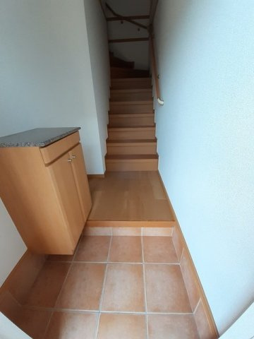 ウランタン壱番館の玄関
