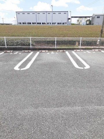 ウランタン壱番館の駐車場