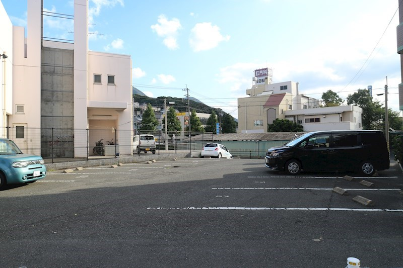 ファミリーハウス勝山の駐車場