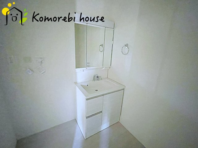 桶川市朝日　3期　新築一戸建て　グラファーレ　の独立洗面台|独立洗面化粧台付き