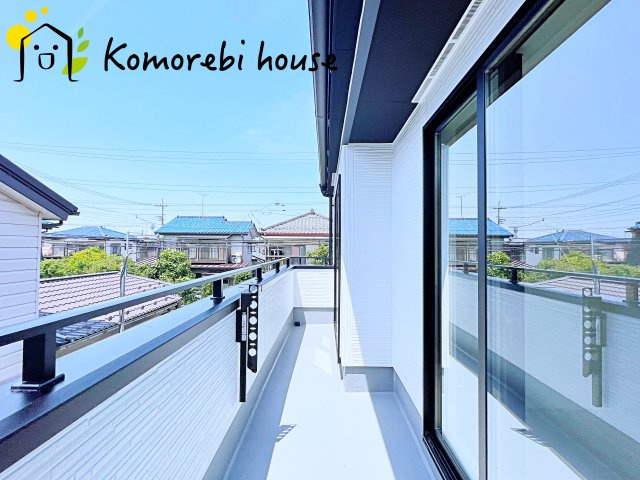 桶川市朝日　3期　新築一戸建て　グラファーレ　のバルコニー|落ち着いた時間を過ごせるバルコニーです