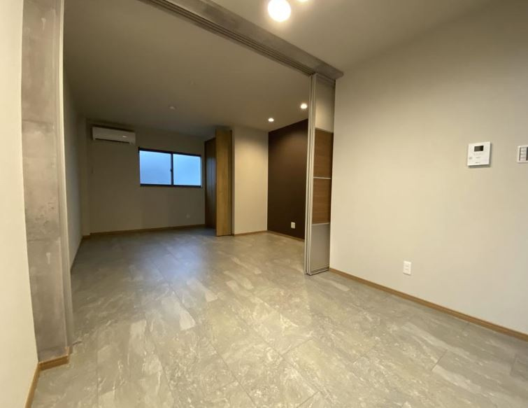 高石市千代田１丁目のハイツの居間・リビング|使いやすいリビングです