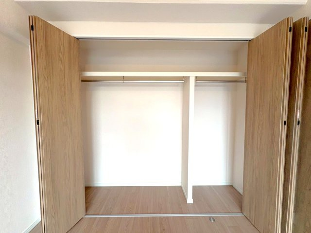 ◆２０２５年１２月リフォーム完了◆ペット飼育可能◆南向き３LDK◆ユニライフ宇治C棟の収納|クローゼット（洋室６.５帖）