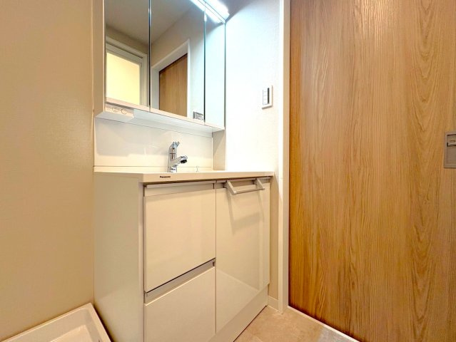 ◆２０２５年１２月リフォーム完了◆ペット飼育可能◆南向き３LDK◆ユニライフ宇治C棟の洗面所|洗面