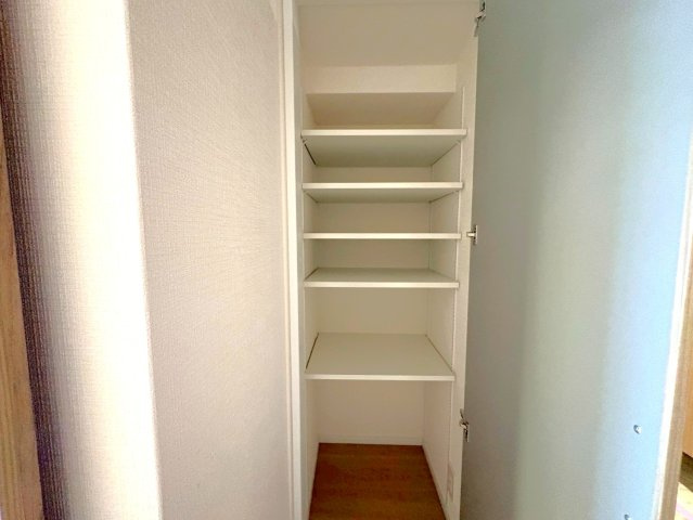 ◆２０２５年１２月リフォーム完了◆ペット飼育可能◆南向き３LDK◆ユニライフ宇治C棟の収納|廊下部分収納