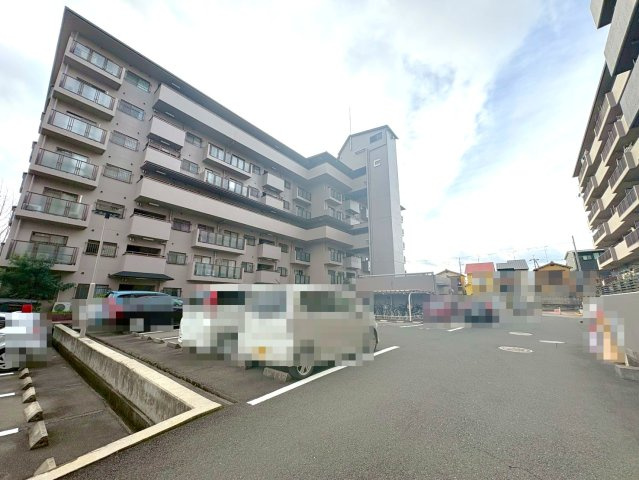 ◆２０２５年１２月リフォーム完了◆ペット飼育可能◆南向き３LDK◆ユニライフ宇治C棟の駐車場|外観＆駐車場