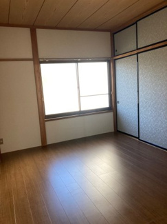 【居間・リビング】 | 洋室①、和室→洋室に床リフォーム済み、リアル6帖！