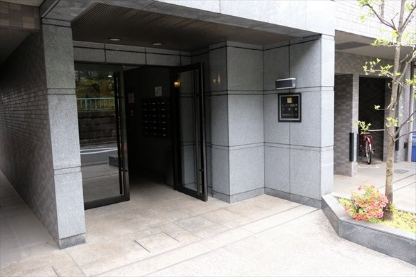 ルーブル中野弥生町弐番館のエントランス