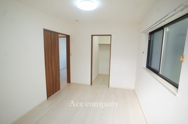 【寝室】 | 東大阪市稲田本町2丁目 | 【2階：洋室6帖】ウォークインクローゼット完備です！