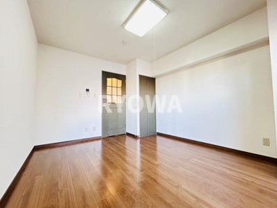 【居間・リビング】 | ライオンズマンション綾瀬・谷中公園 | 掲載の写真は退去前の写真となります。