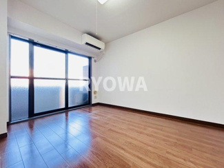 【居間・リビング】 | ライオンズマンション綾瀬・谷中公園 | 掲載の写真は退去前の写真となります。