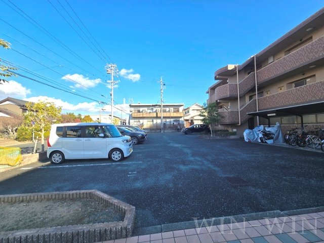 フォンテーヌの駐車場