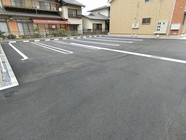 ｇｒａｃｅ　Ｂ（グレイスＢ）の駐車場