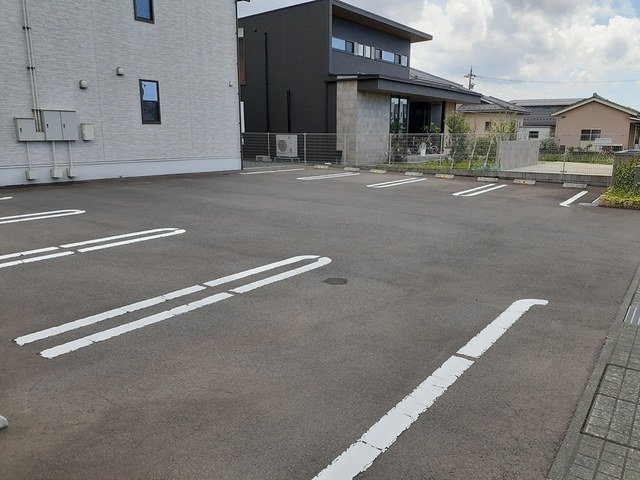 ビジュー・ドゥ・ヴェールの駐車場