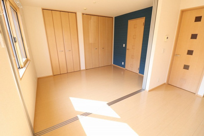 【洋室】 | マローネ Ａ | 南側洋室