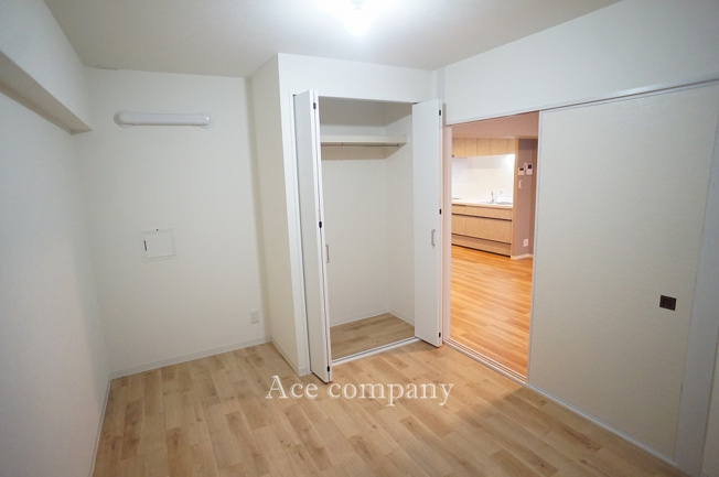 【子供部屋】 | メガロコープ平野1号棟 | 【洋室：9.1平米】エアコン先行配管済み☆クローゼット完備です♪