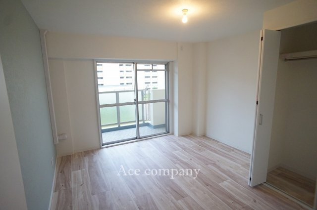 【寝室】 | メガロコープ平野1号棟 | 【洋室：11.6平米】バルコニーに面したお部屋です☆クローゼット完備♪