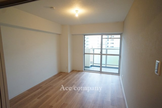 【内装】 | メガロコープ平野1号棟 | 【洋室：10.1平米】バルコニーに面したお部屋です☆