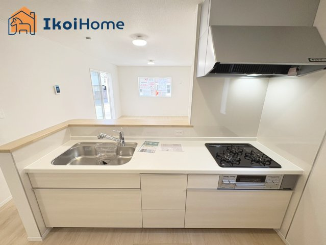 明石市二見町西二見第22　1号棟　新築戸建のキッチン|◆同社施工例◆人気の対面式のキッチン♪調理スペースもゆったり！使いやすいです！