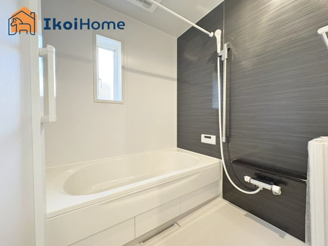 明石市二見町西二見第22　1号棟　新築戸建の浴室|【ホームページに現地動画掲載中】●年中無休：当日予約可●小窓ございますので通気・換気良好です。