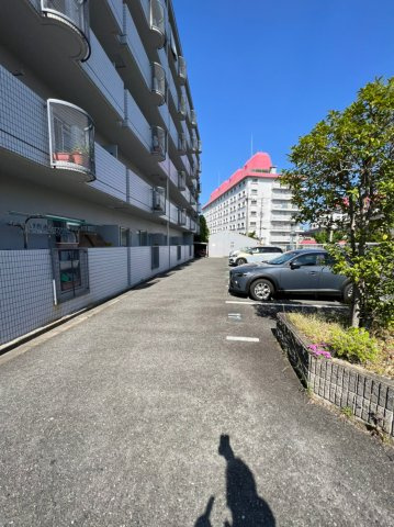 ヒルサイドテラス千里丘の駐車場