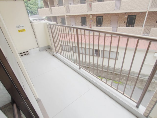 神田駅前ビルのバルコニー