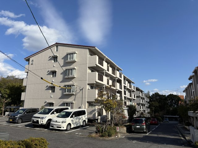 鈴が峰第4住宅2号棟の外観