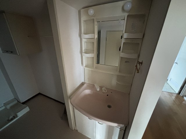 鈴が峰第4住宅2号棟の独立洗面台