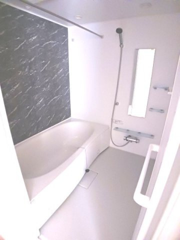 ジラソーレＢの浴室