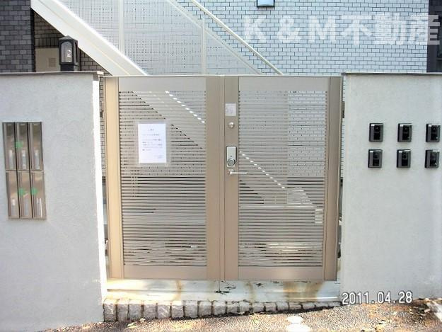 プレールのエントランス|ゆとりのあるエントランスです