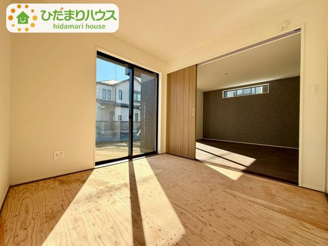 野田市柳沢新田5期　新築戸建　1号棟の和室|リビングと和室が続き間設計ですので、大空間を演出できます(^O^)							
