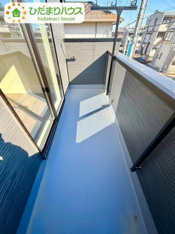野田市柳沢新田5期　新築戸建　1号棟のバルコニー|広々としたバルコニー。お洗濯物もぜーんぶ干せちゃいます！！							
