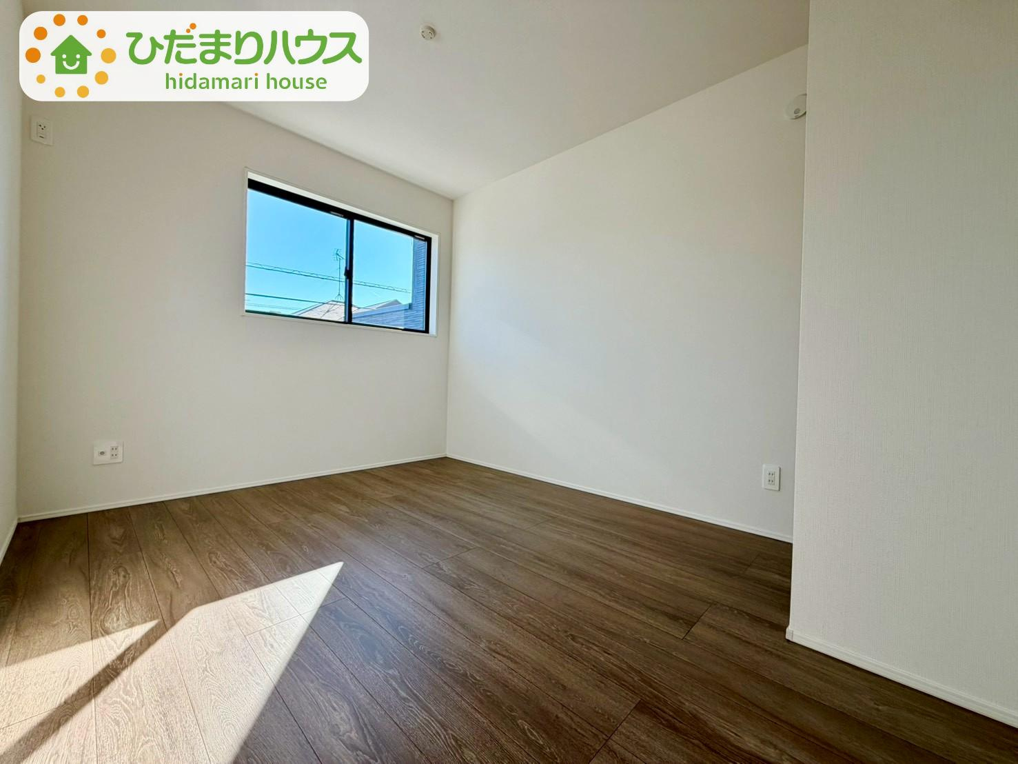 野田市柳沢新田5期　新築戸建　1号棟の洋室|机にベットを置けば子供部屋の完成です！					
