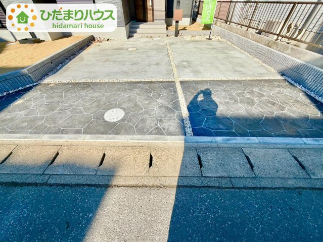 野田市柳沢新田5期　新築戸建　1号棟の駐車場|ご家族でお車に乗る方に！駐車場2台分あります！					
