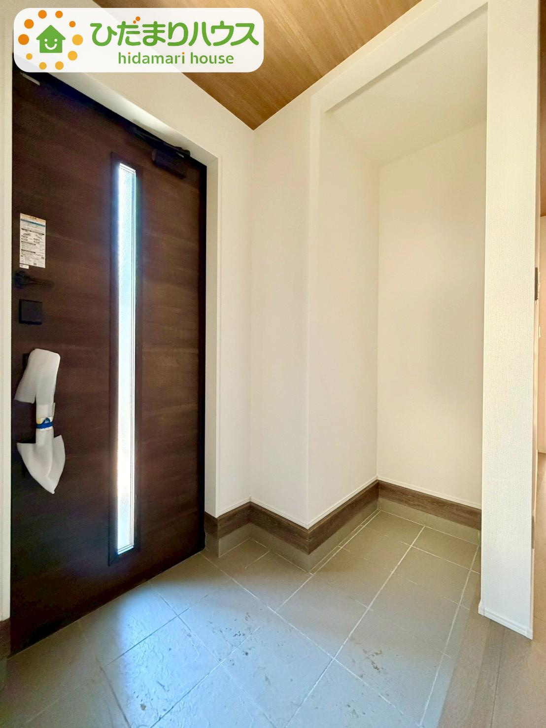 野田市柳沢新田5期　新築戸建　1号棟の玄関|シューズクロークはベビーカーやゴルフバックなど、大きな荷物を置けるのでとっても便利♪