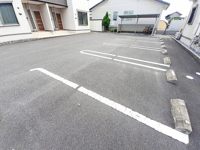 アン・リジェール・ノースの駐車場