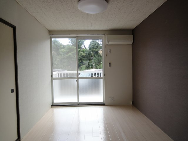 ヴェルデパルコAの居間・リビング