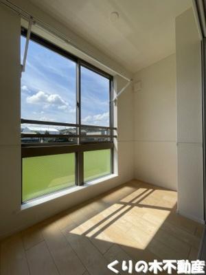 【バルコニー】 | アグレアブル | 外からの目が気にならないバルコニーで洗濯物が干せます