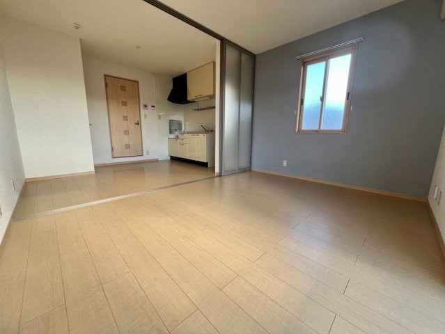 西中居ハイツＡの居間・リビング|高崎、前橋エリアのお部屋探しはエンドスケープまで！お客様の理想お聞かせ下さい♪
内装の色味が画像と異なる場合がございます。