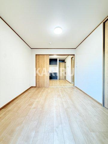 STABLE SHOJIHIGASHI (ステーブル小路東)の居間・リビング