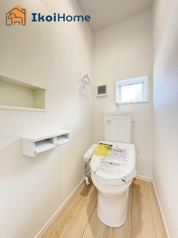 明石市二見町西二見第22　2号棟　新築戸建のトイレ|◆同社施工例◆1階・2階にウォシュレット、暖房便座、脱臭機能を標準装備のトイレを完備！