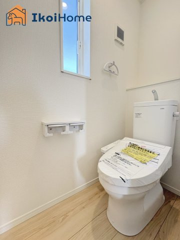 明石市二見町西二見第22　2号棟　新築戸建のトイレ|◆同社施工例◆トイレが2か所あるので夜中も安心です。朝のトイレ渋滞も心配いりません。