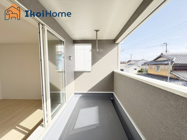 明石市二見町西二見第22　2号棟　新築戸建のバルコニー|◆同社施工例◆陽当り良好のバルコニーです♪バルコニー屋根は８万円～設置可能です。