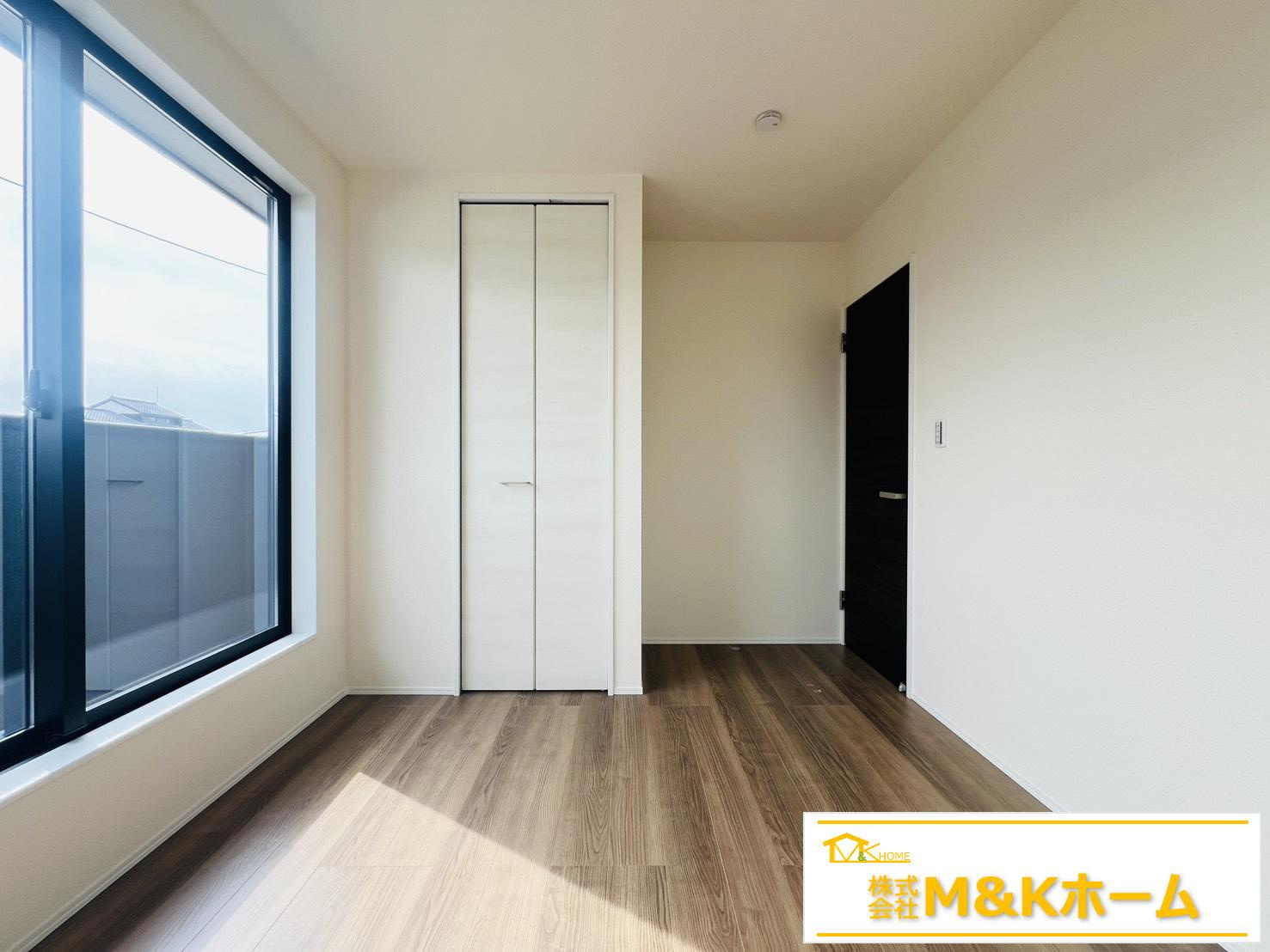 常滑市新田町2丁目　全1棟　1号棟の設備|同時にたくさんの調理が可能！便利な三口コンロ♪