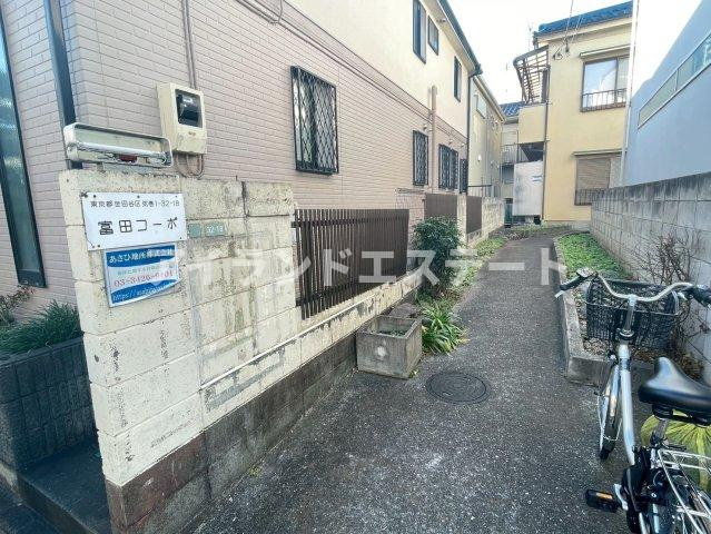 富田コーポ　最上階　角部屋　陽当たり良好のエントランス