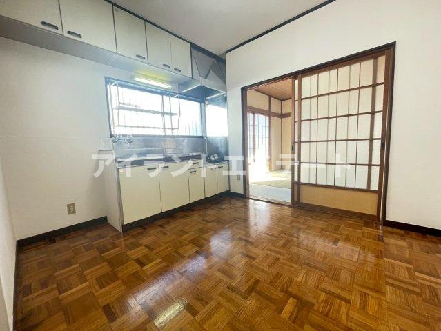 富田コーポ　最上階　角部屋　陽当たり良好の居間・リビング