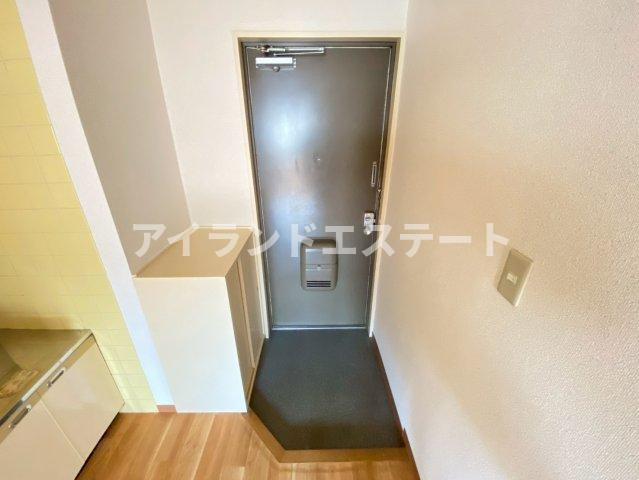 プチプルハイム都立大　駅近　オートロック　通風良好の玄関