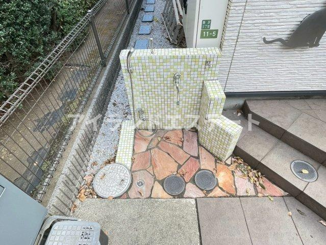 シャイニング駒沢　ペット相談　角部屋　独立洗面台の庭