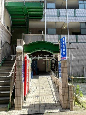 シャンテ三宿　ペット相談可　2人入居相談可　ネット無料のエントランス